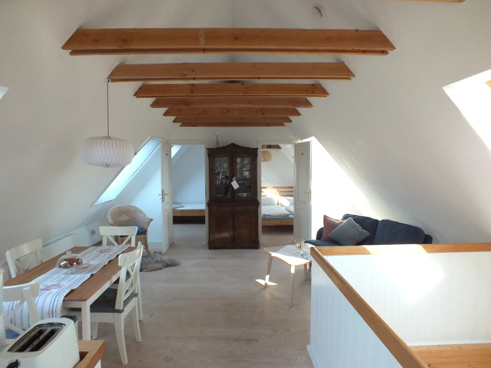 Wohn- und Essbereich der Ferienwohnung unter dem Dach